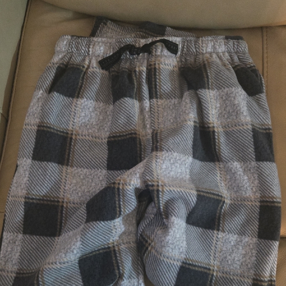 Mens Small Perry Ellis Gray and Black Plaid Sleepwear Pants